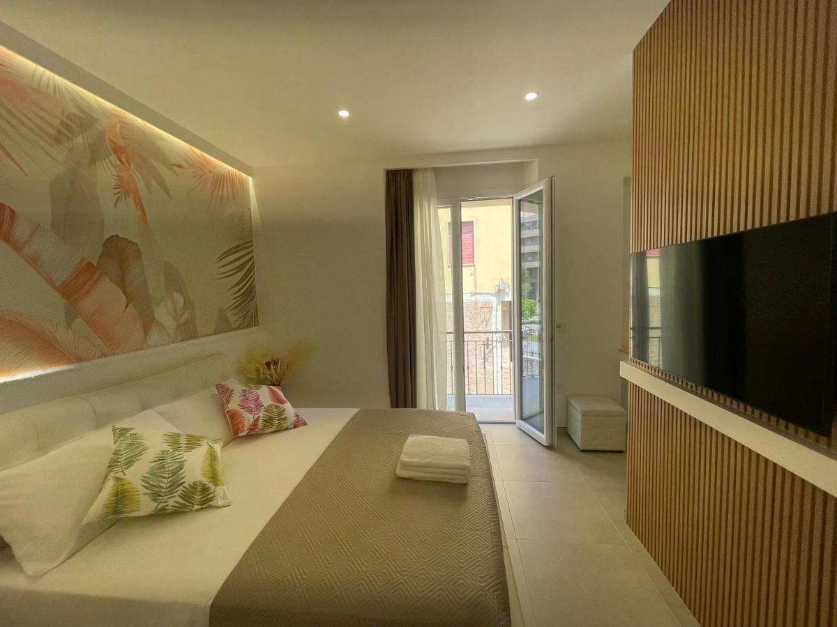 Bullerjanos Hotel ออลเบีย ภายนอก รูปภาพ