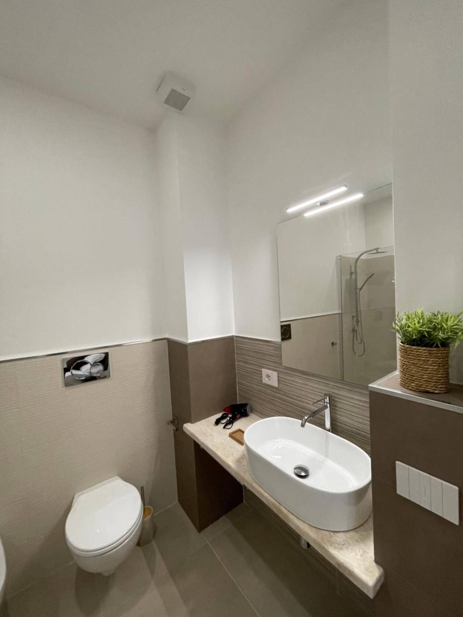 Bullerjanos Hotel ออลเบีย ภายนอก รูปภาพ