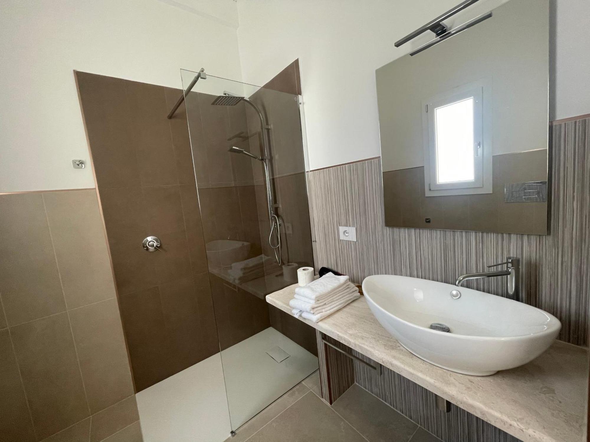 Bullerjanos Hotel ออลเบีย ภายนอก รูปภาพ