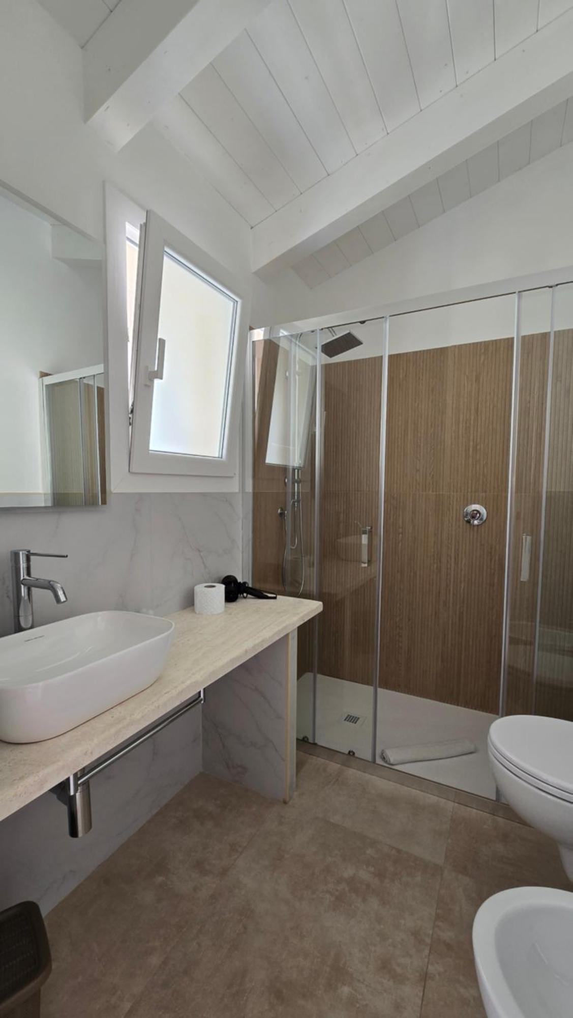 Bullerjanos Hotel ออลเบีย ภายนอก รูปภาพ
