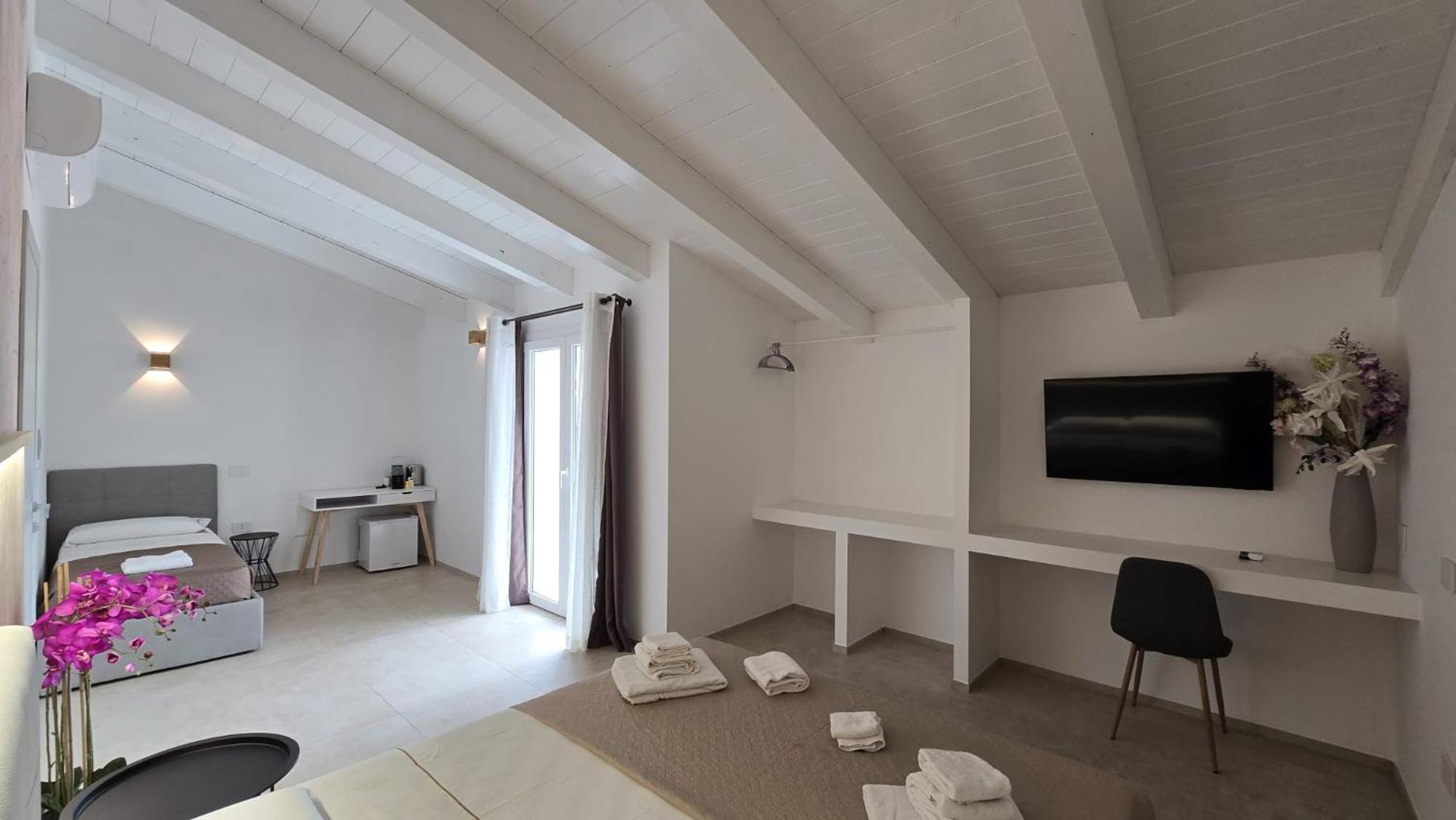 Bullerjanos Hotel ออลเบีย ภายนอก รูปภาพ